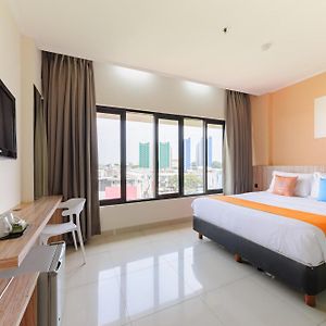 Sans Hotel Green Bekasi By Reddoorz